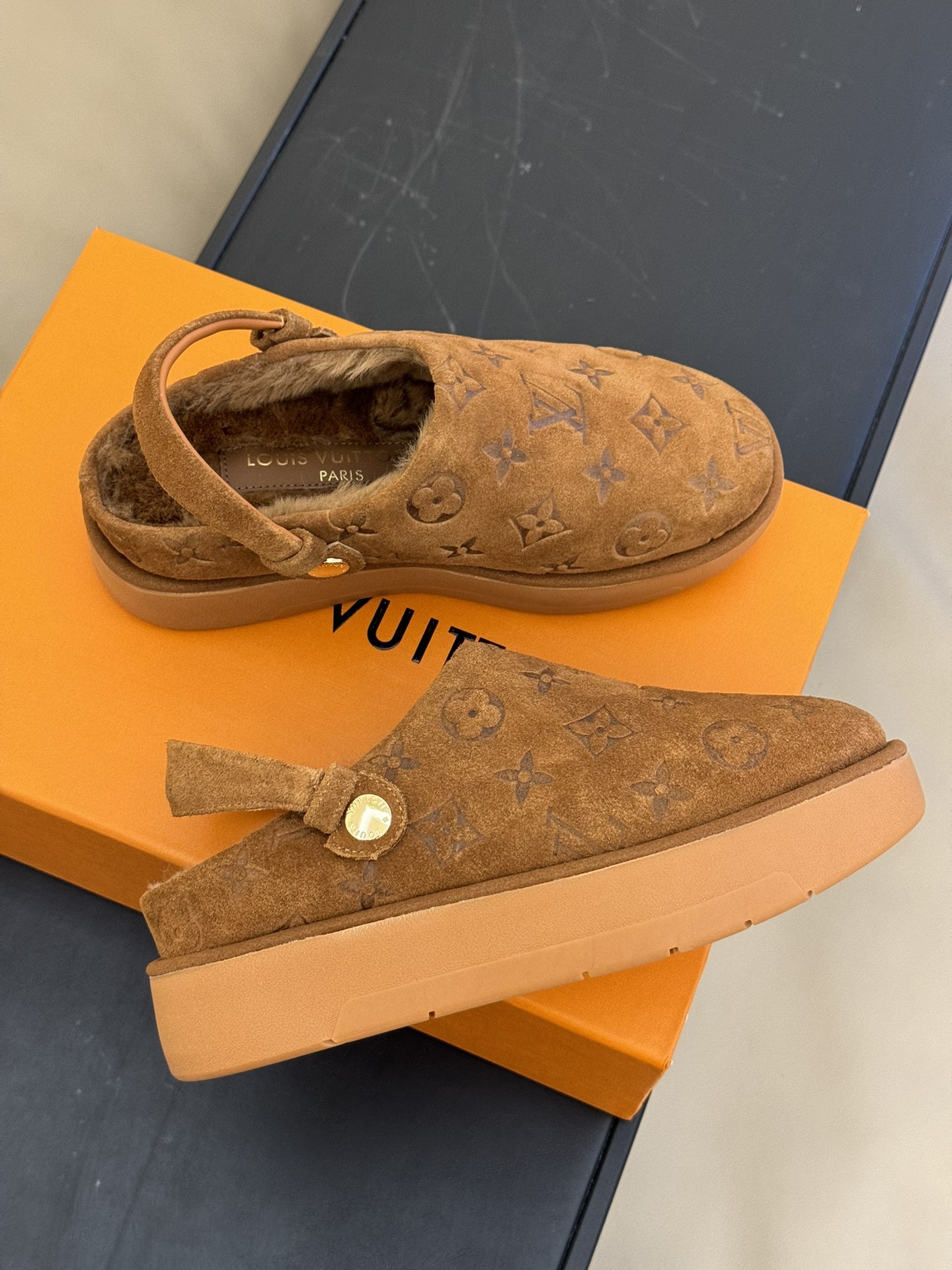 Bagsaaa L0vis Vvtt0n Aspen Platform Clog Cognac