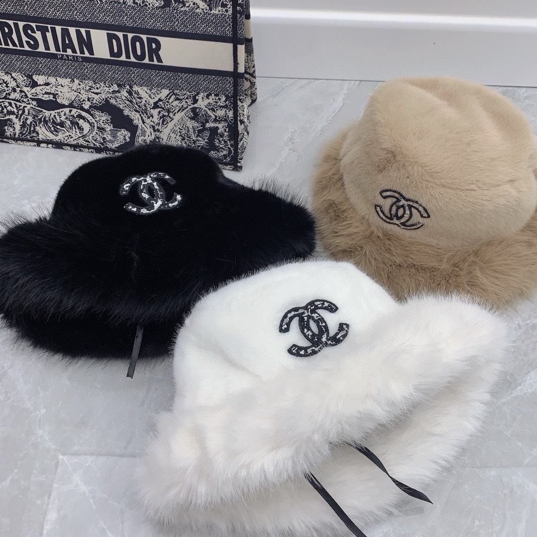 Bagsaaa Ch**el Shearling Bucket Hat