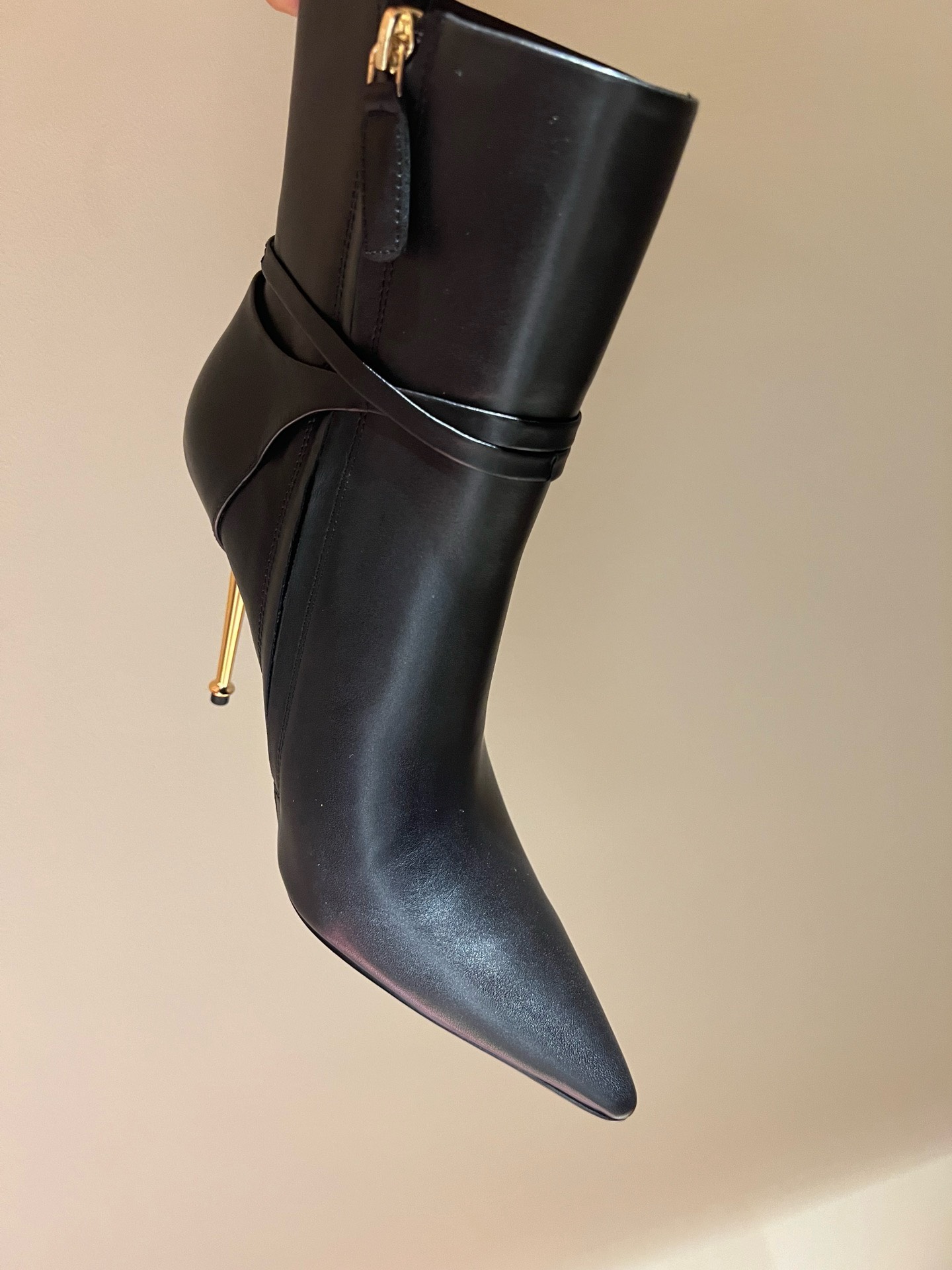 Bagsaaa Tom Ford Padlock Detailed Pointed-Toe Boots Black