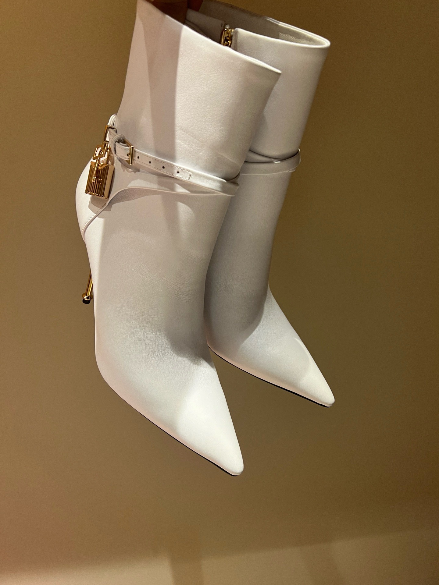 Bagsaaa Tom Ford Padlock Detailed Pointed-Toe Boots White