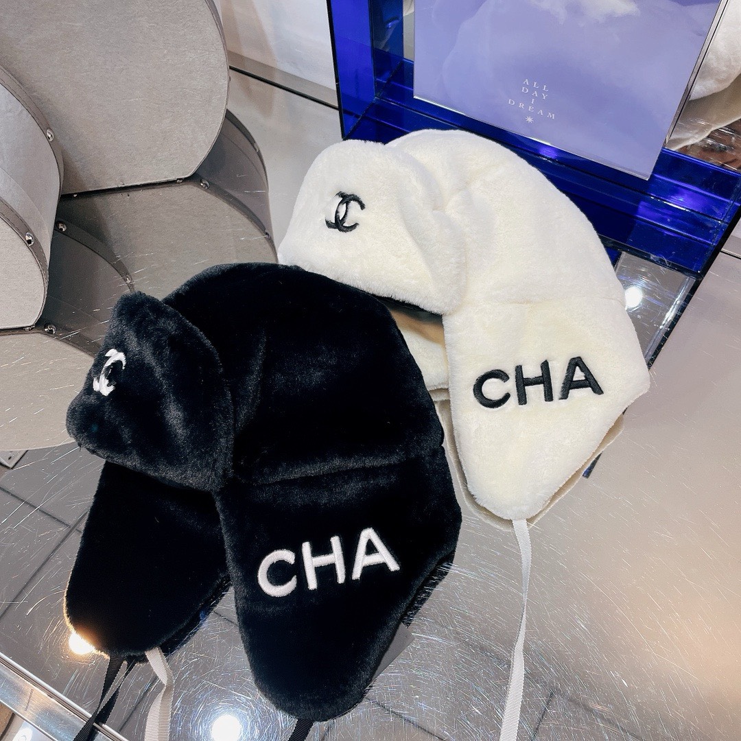 Bagsaaa Ch**el Shearling Hat 