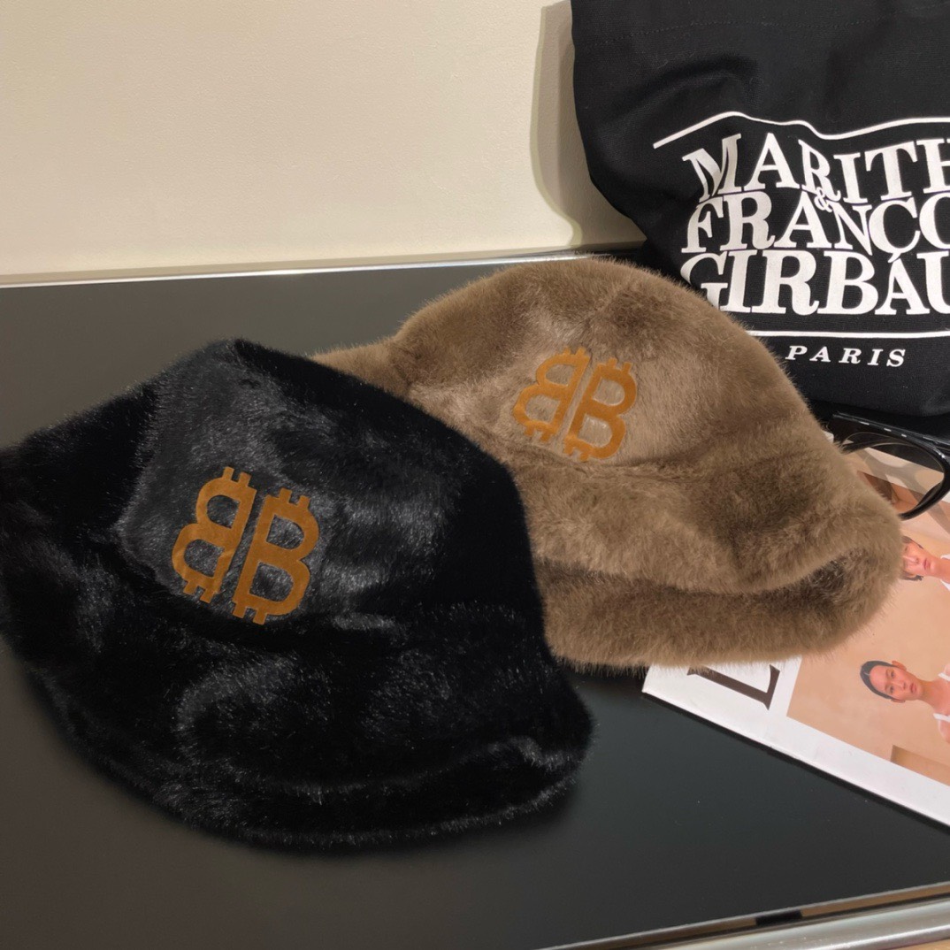 Bagsaaa Bv*b*rry Shearling Bucket Hat