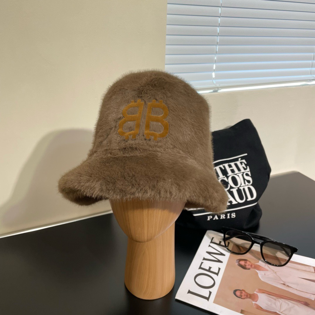 Bagsaaa Bv*b*rry Shearling Bucket Hat