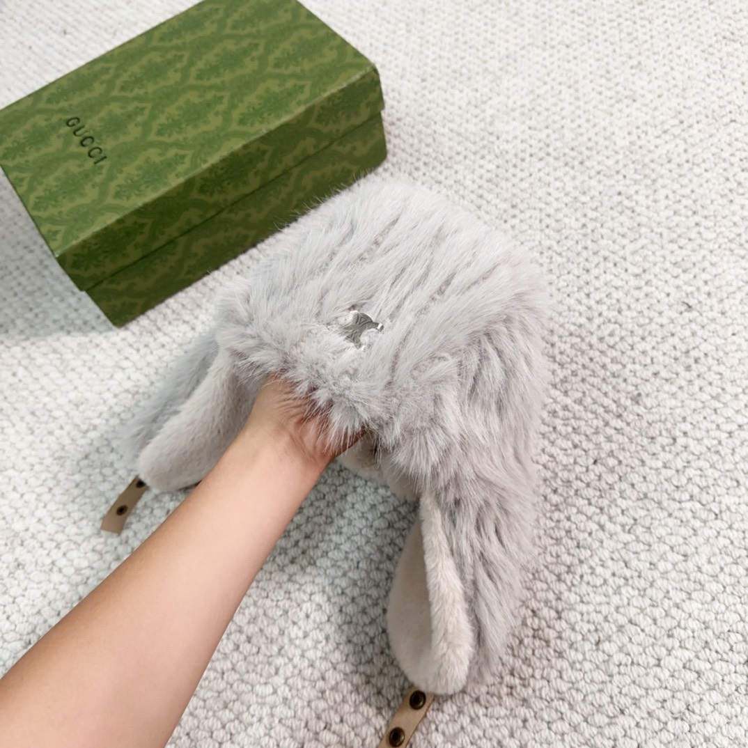 Bagsaaa Ce1i*e Winter Shearling Hat