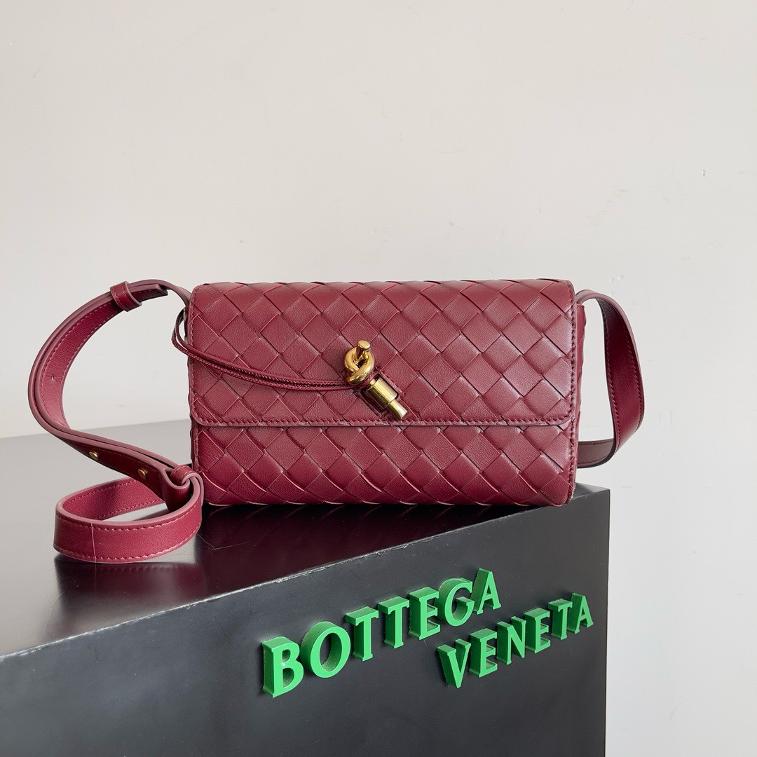 Bagsaaa B0tt*ga Ven*ta Andiamo Red Shoulder Bag - 21.5x13x4.5cm