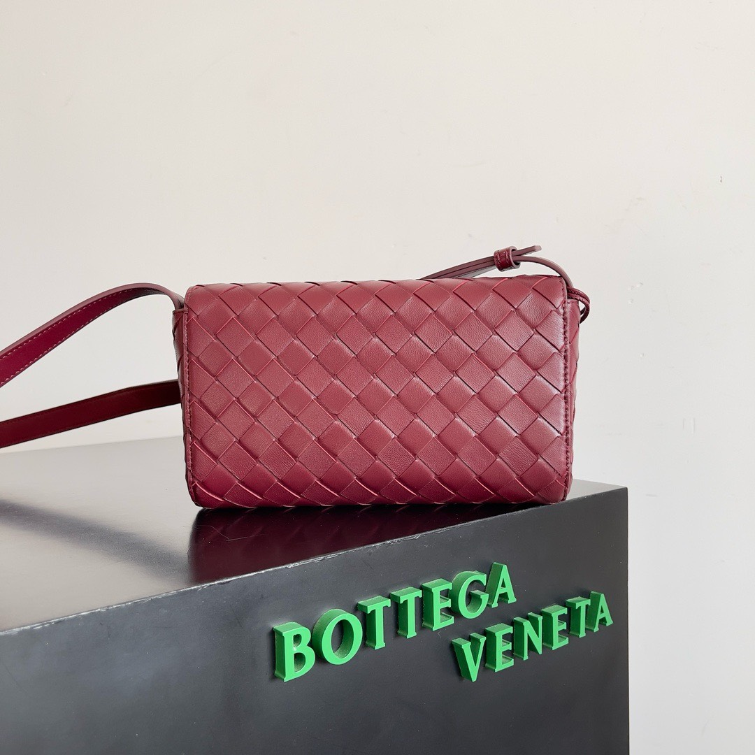 Bagsaaa B0tt*ga Ven*ta Andiamo Red Shoulder Bag - 21.5x13x4.5cm