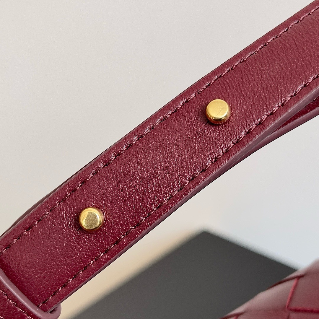 Bagsaaa B0tt*ga Ven*ta Andiamo Red Shoulder Bag - 21.5x13x4.5cm