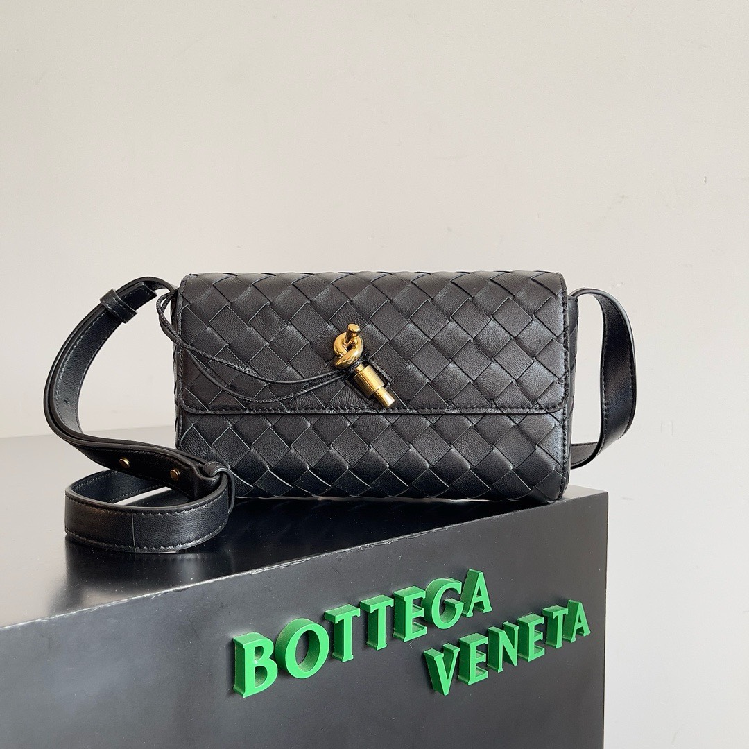 Bagsaaa B0tt*ga Ven*ta Andiamo Black Shoulder Bag - 21.5x13x4.5cm