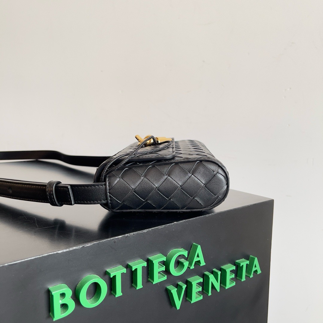 Bagsaaa B0tt*ga Ven*ta Andiamo Black Shoulder Bag - 21.5x13x4.5cm
