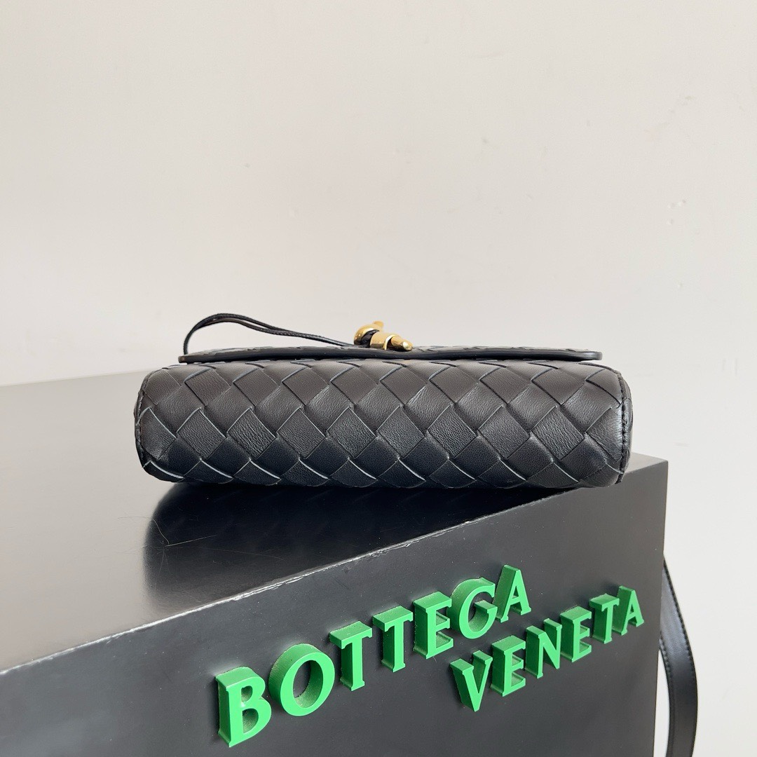 Bagsaaa B0tt*ga Ven*ta Andiamo Black Shoulder Bag - 21.5x13x4.5cm