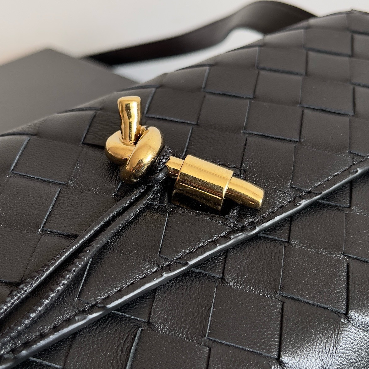 Bagsaaa B0tt*ga Ven*ta Andiamo Black Shoulder Bag - 21.5x13x4.5cm