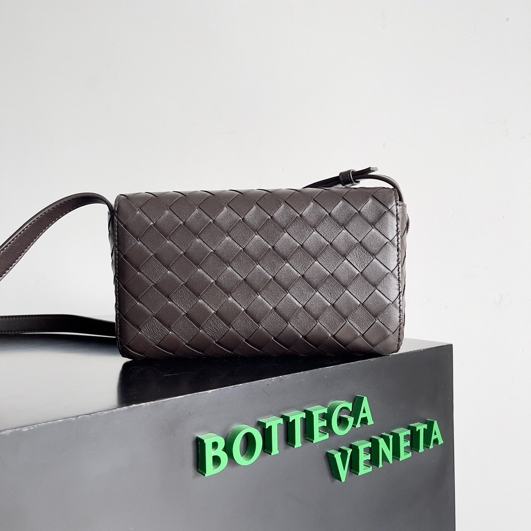 Bagsaaa B0tt*ga Ven*ta Andiamo Brown Shoulder Bag - 21.5x13x4.5cm