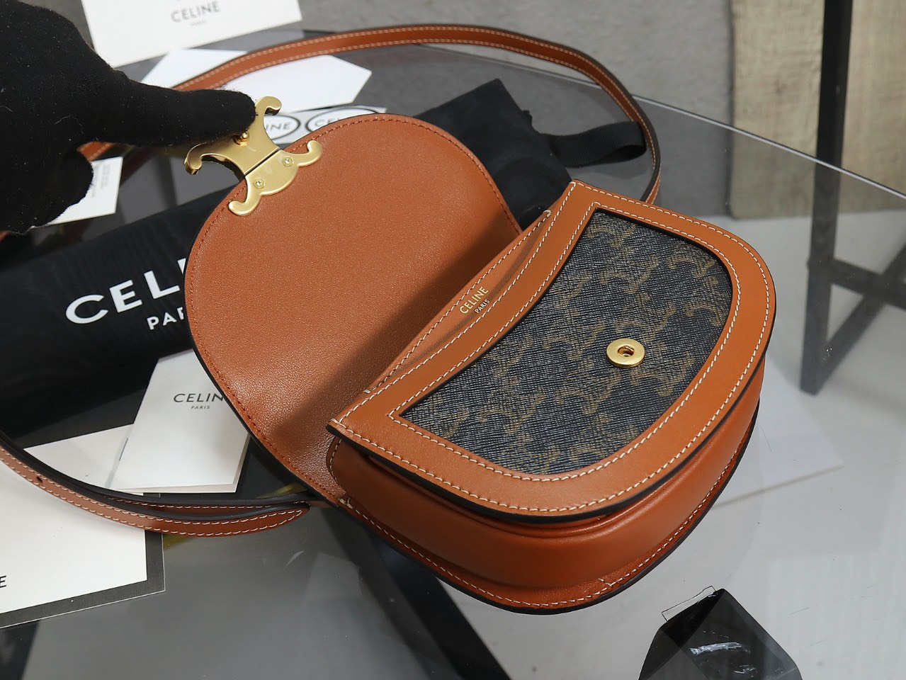 Bagsaaa Ce1i*e Mini Besace Triomphe Bag - 15x.5x11x5cm