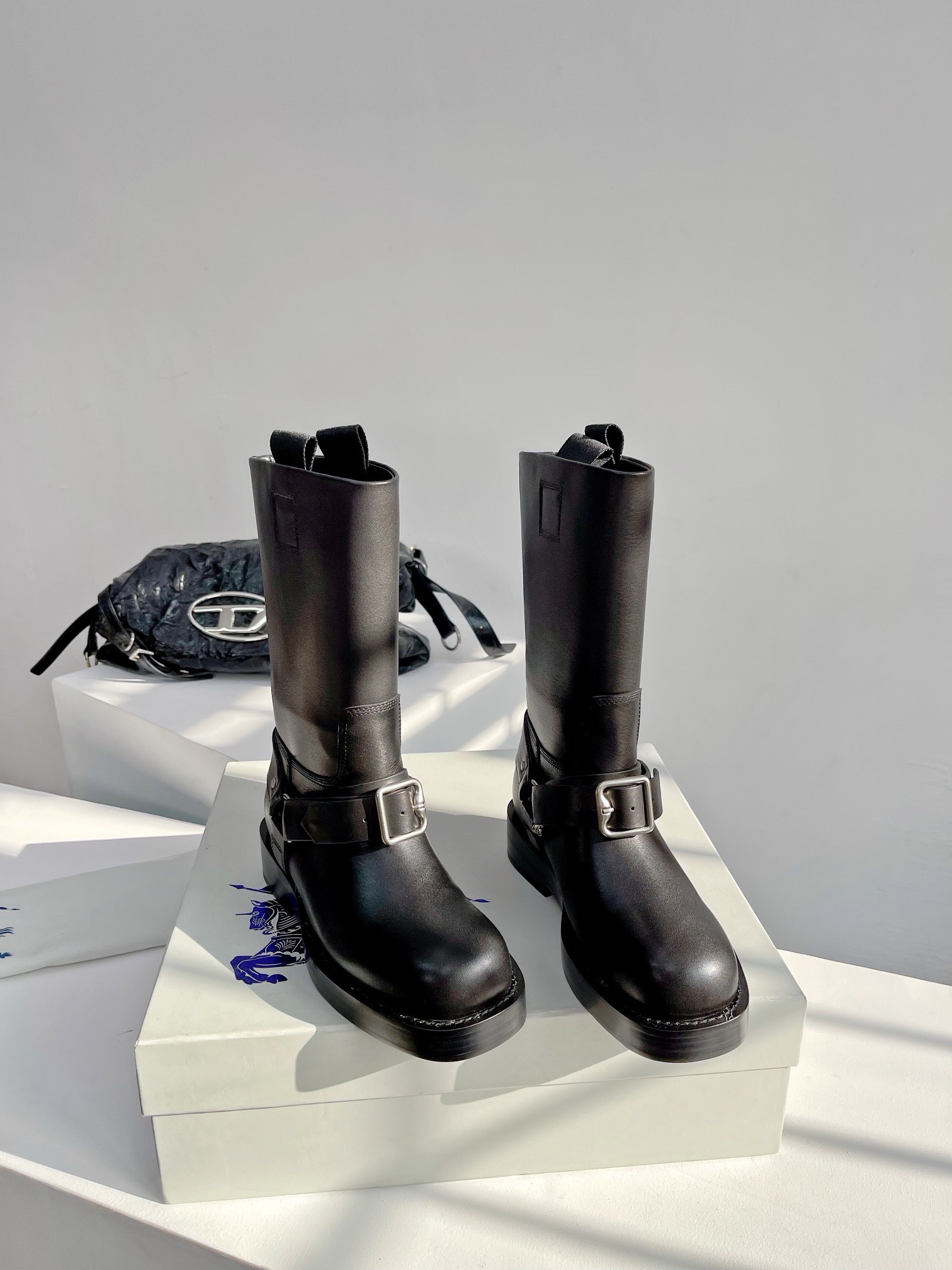 Bagsaaa Bv*b*rry Black Leather Boots 