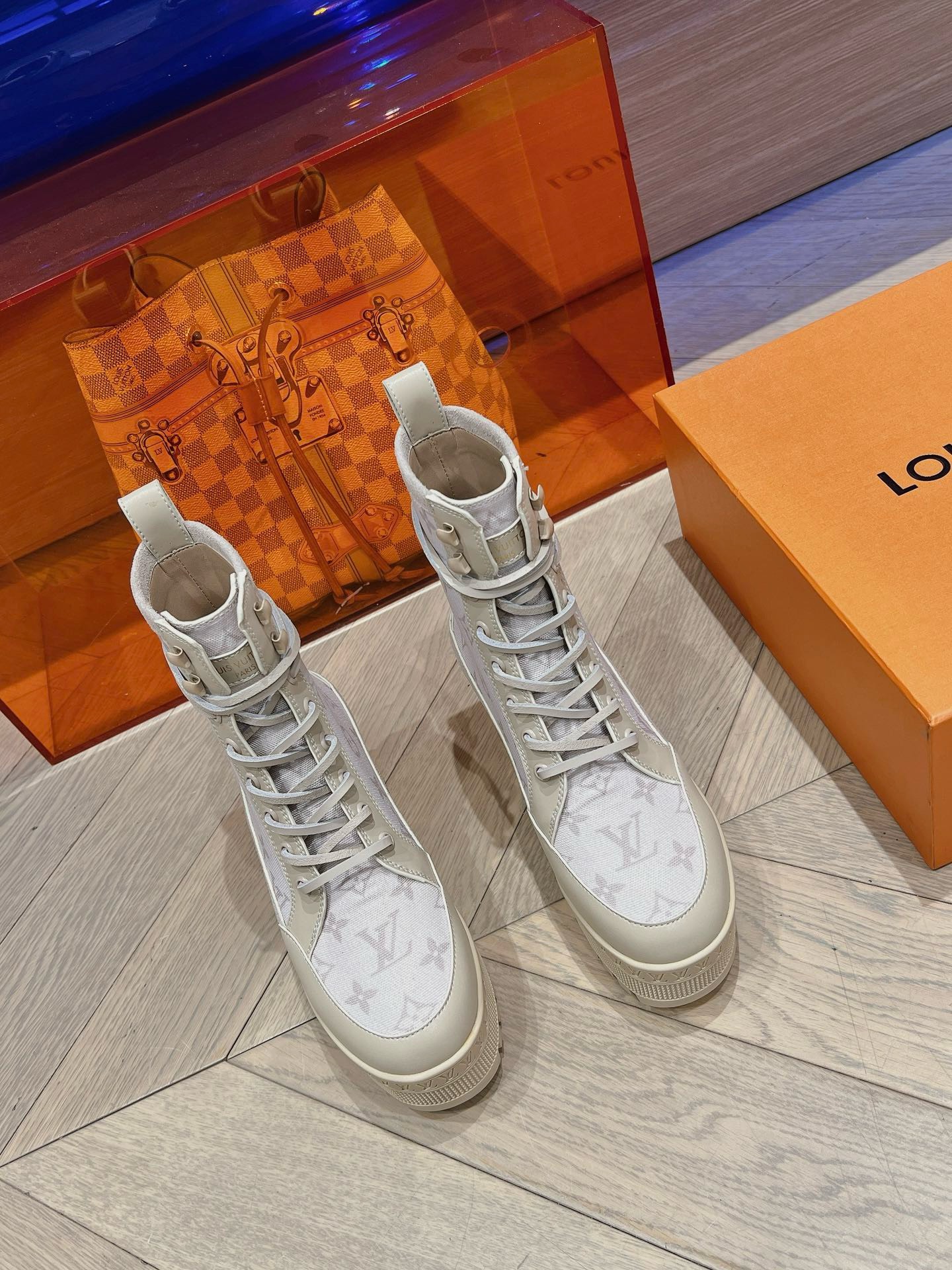 Bagsaaa L0vis Vvtt0n Laureate Platform Desert Boot White