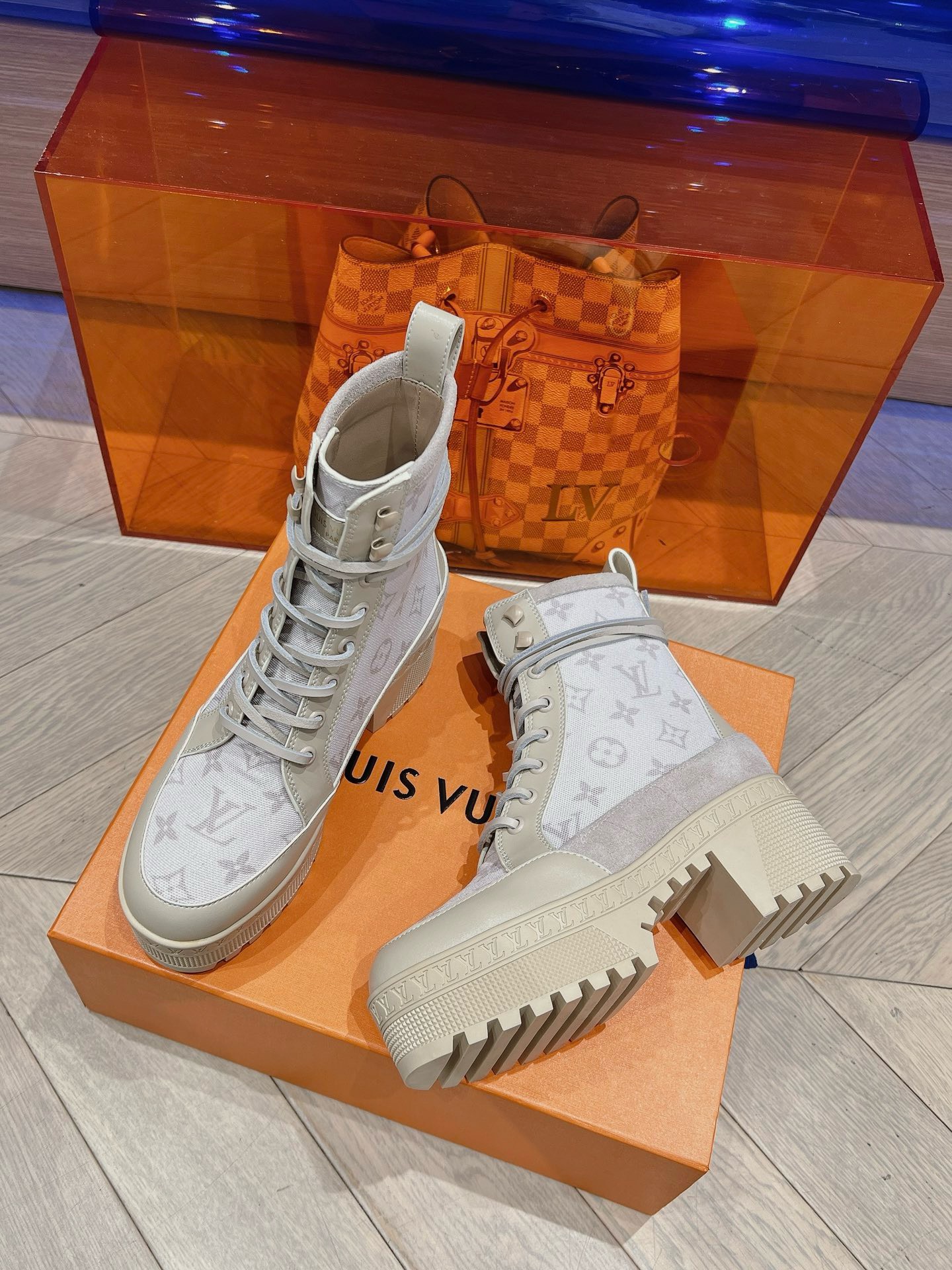 Bagsaaa L0vis Vvtt0n Laureate Platform Desert Boot White