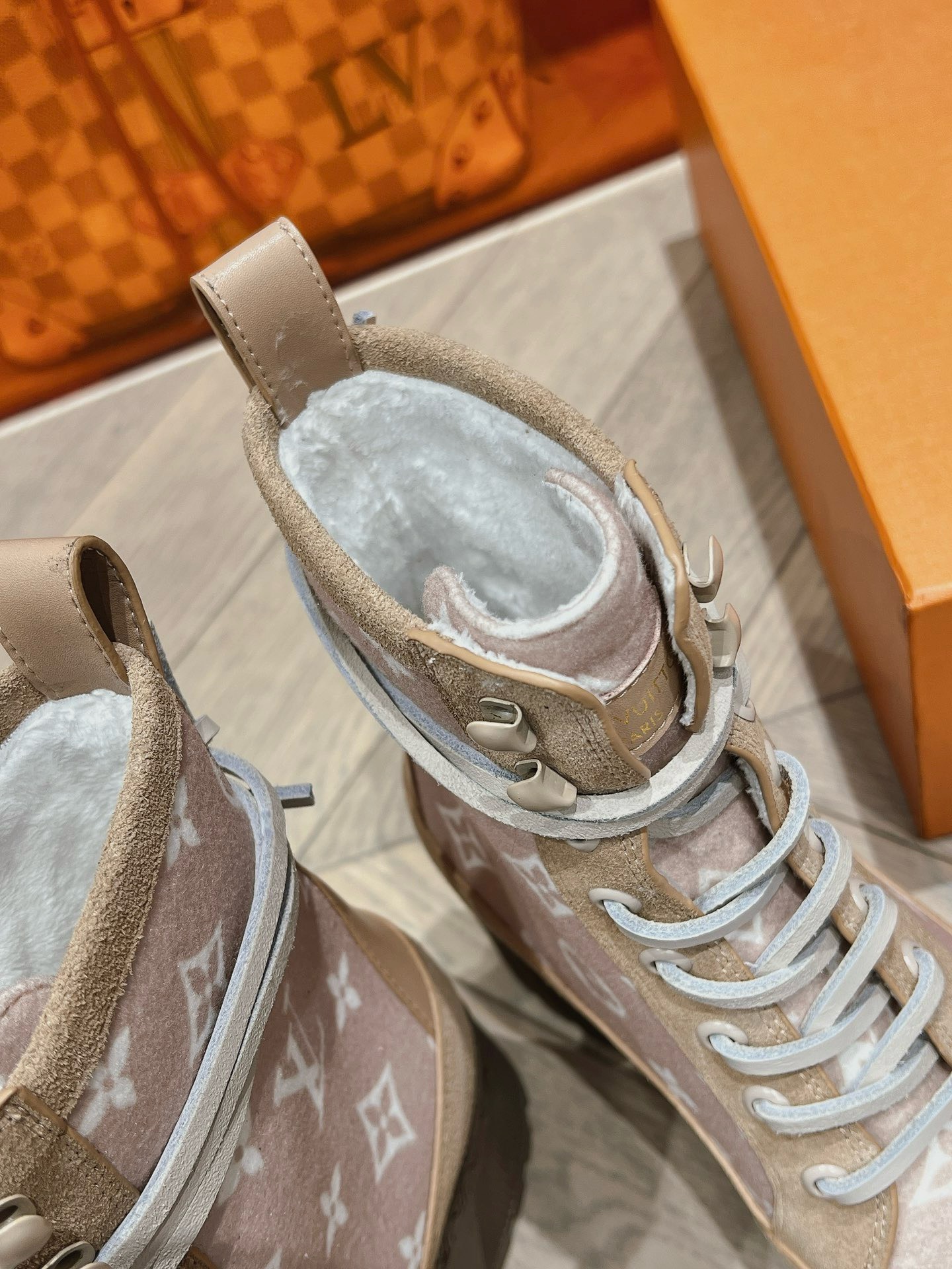 Bagsaaa L0vis Vvtt0n Laureate Platform Desert Boot Beige