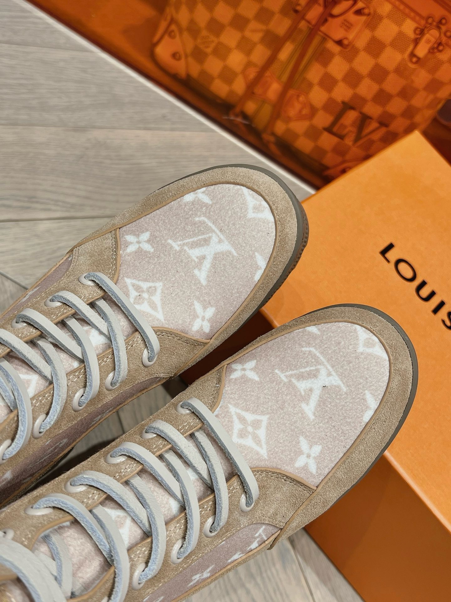 Bagsaaa L0vis Vvtt0n Laureate Platform Desert Boot Beige