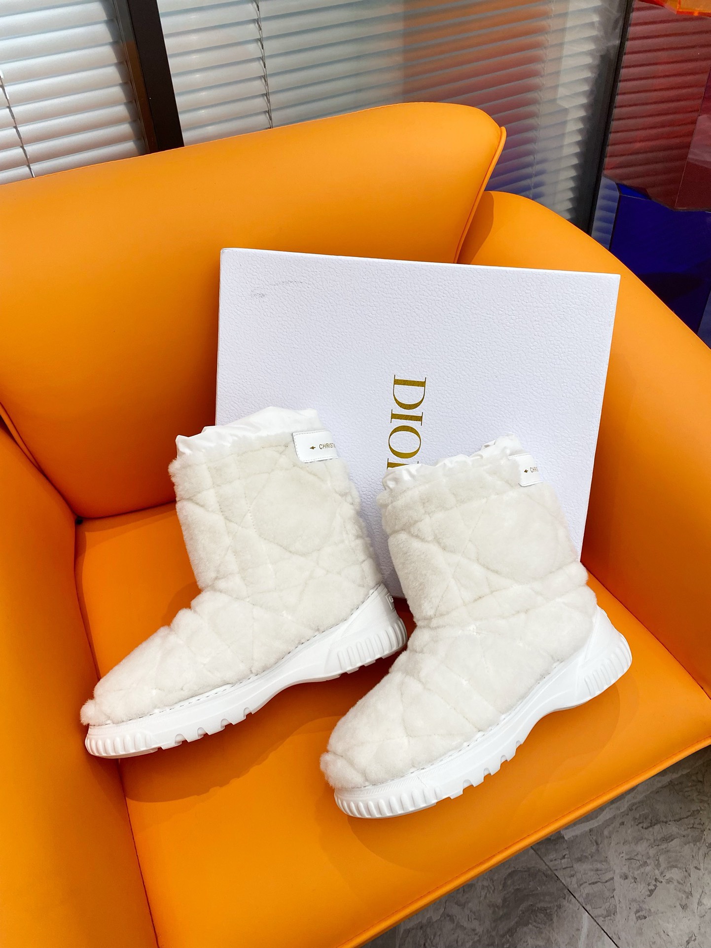 Bagsaaa Frost Ankle White Boots
