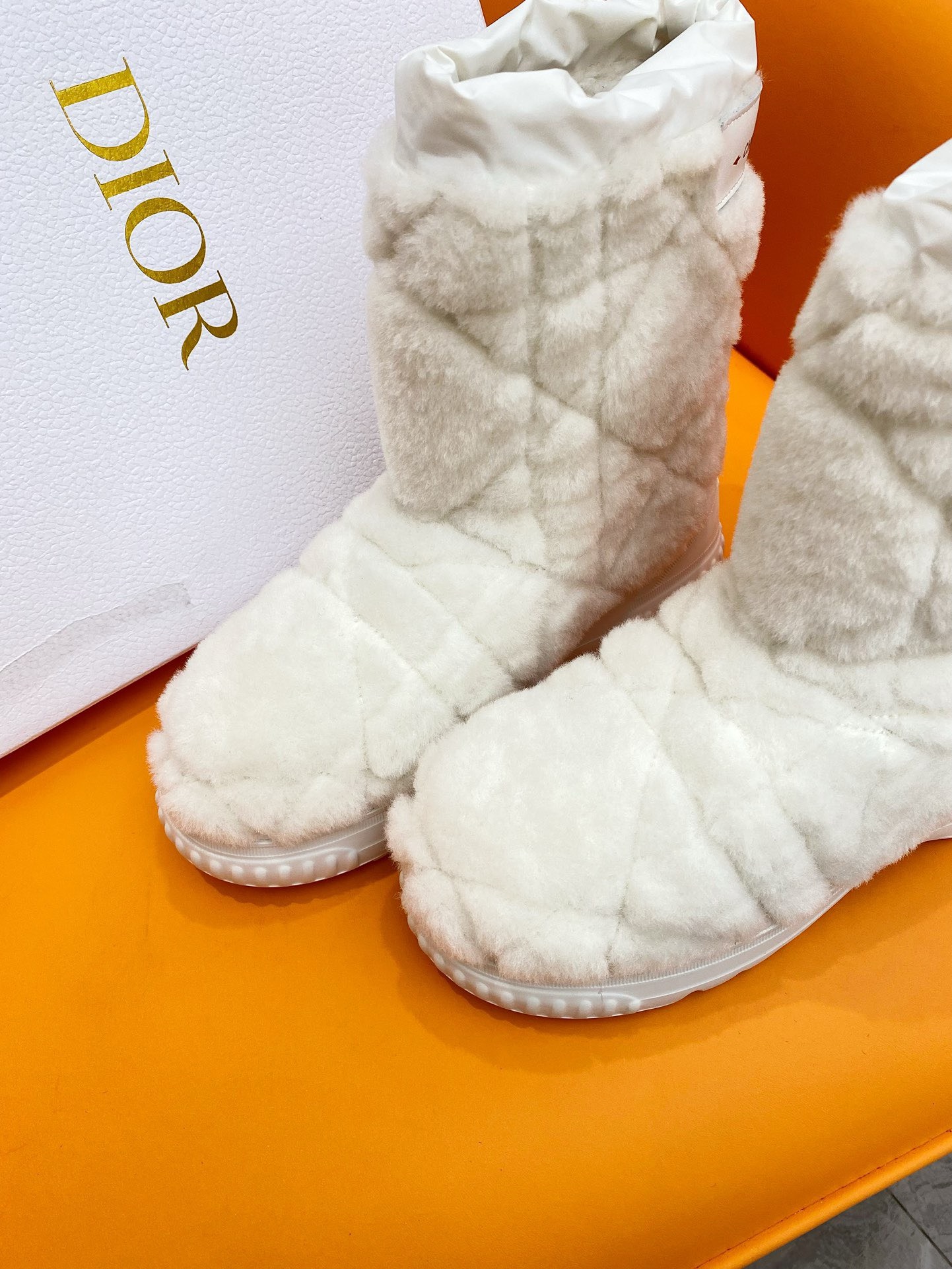 Bagsaaa Frost Ankle White Boots