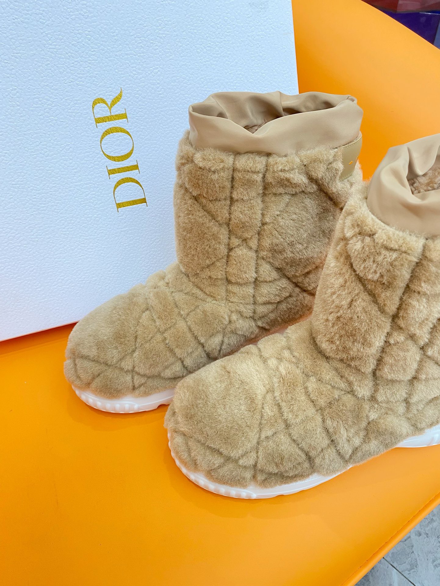 Bagsaaa D10r Frost Ankle Brown Boots