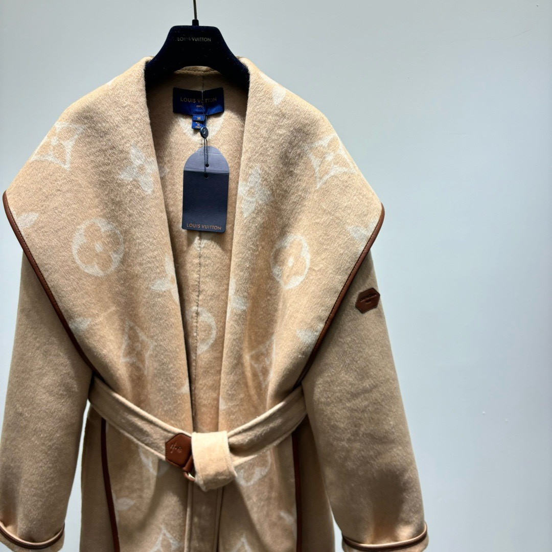Bagsaaa L0vis Vvtt0n Belted Beige Coat