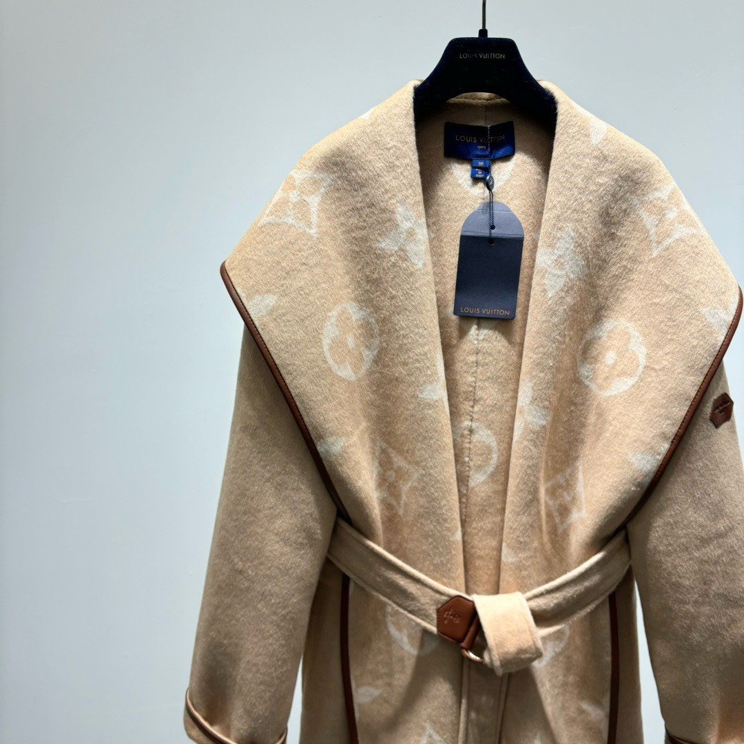 Bagsaaa L0vis Vvtt0n Belted Beige Coat
