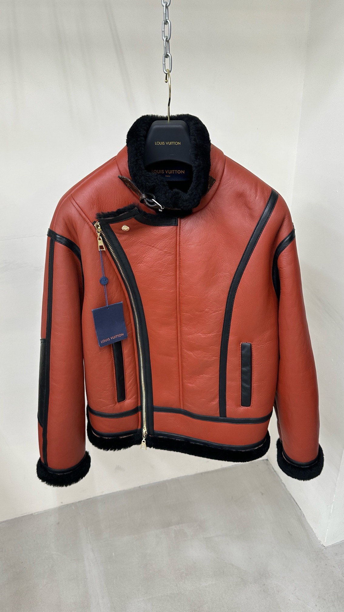 Bagsaaa L0vis Vvtt0n Asymmetrical Shearling Aviator Jacket