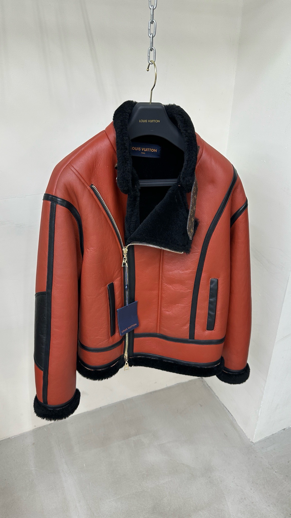 Bagsaaa L0vis Vvtt0n Asymmetrical Shearling Aviator Jacket