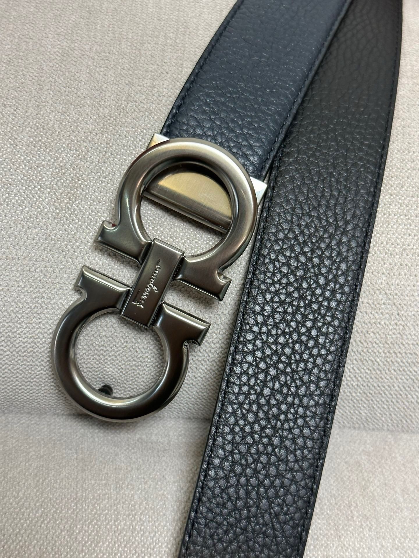 Bagsaaa Ferragamo Black Silver Hardware Belt