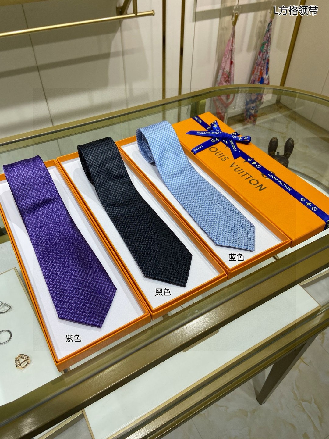 Bagsaaa L0vis Vvtt0n Ties - 3 colors
