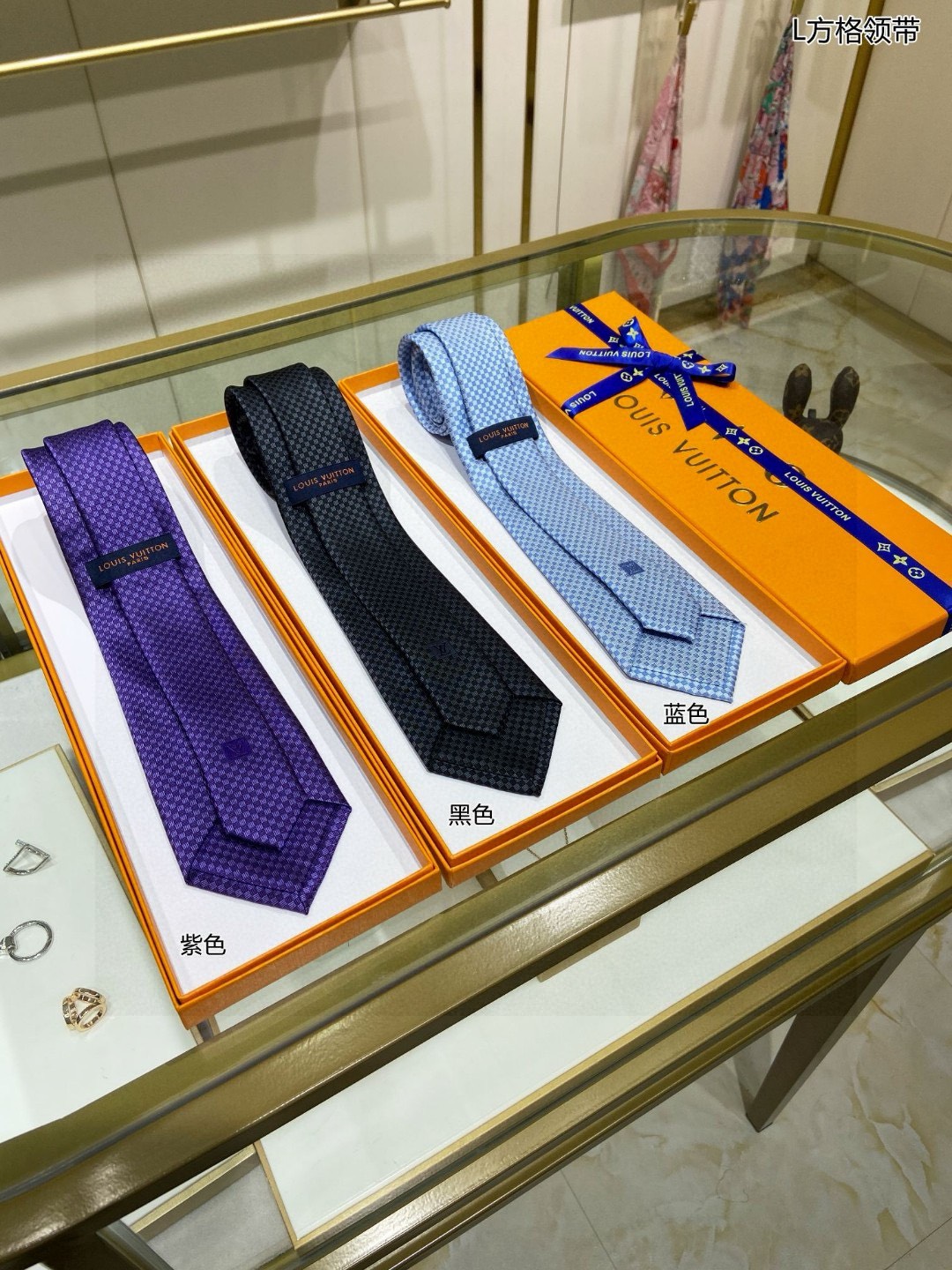 Bagsaaa L0vis Vvtt0n Ties - 3 colors