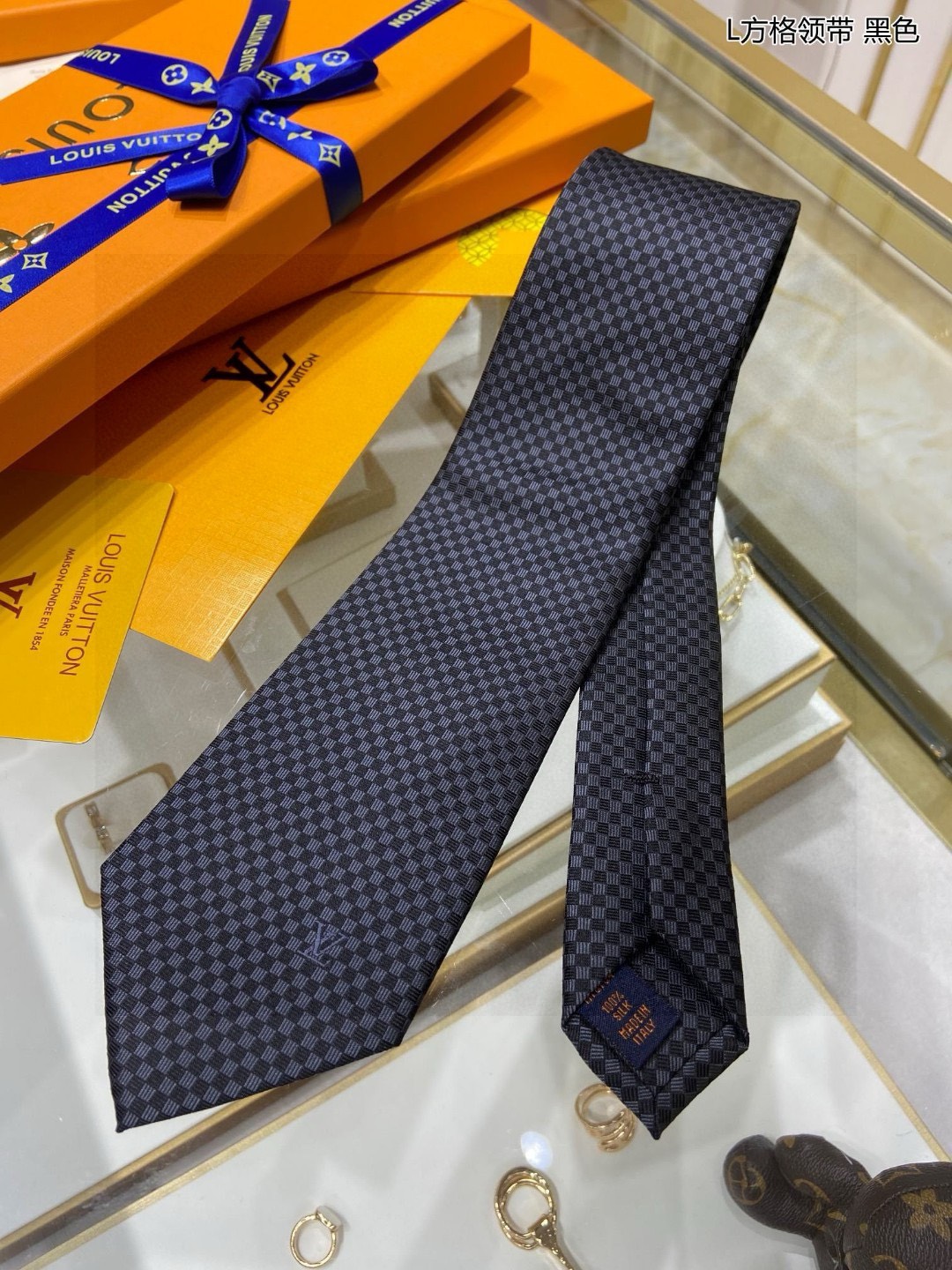 Bagsaaa L0vis Vvtt0n Ties - 3 colors