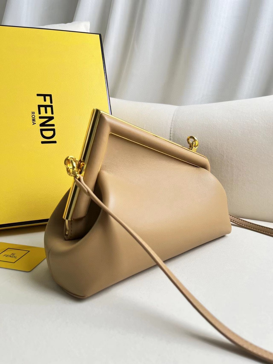 Bagsaa F**di Frist Small Beige Bag - 9.5*26*18cm