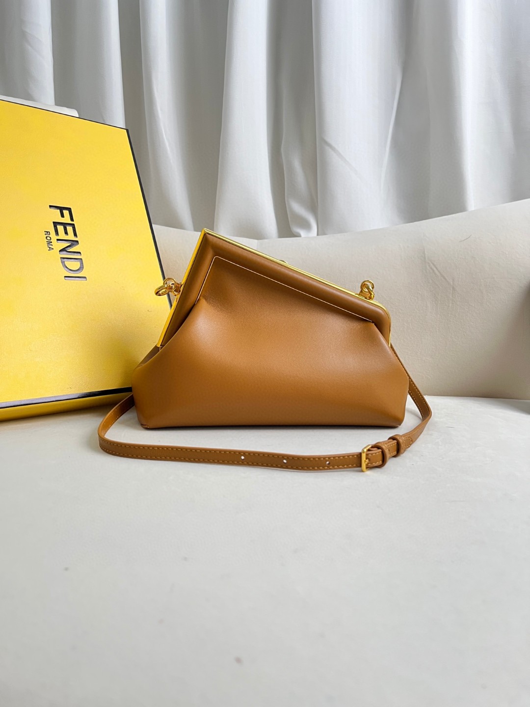 Bagsaa F**di Frist Small Brown Bag - 9.5*26*18cm