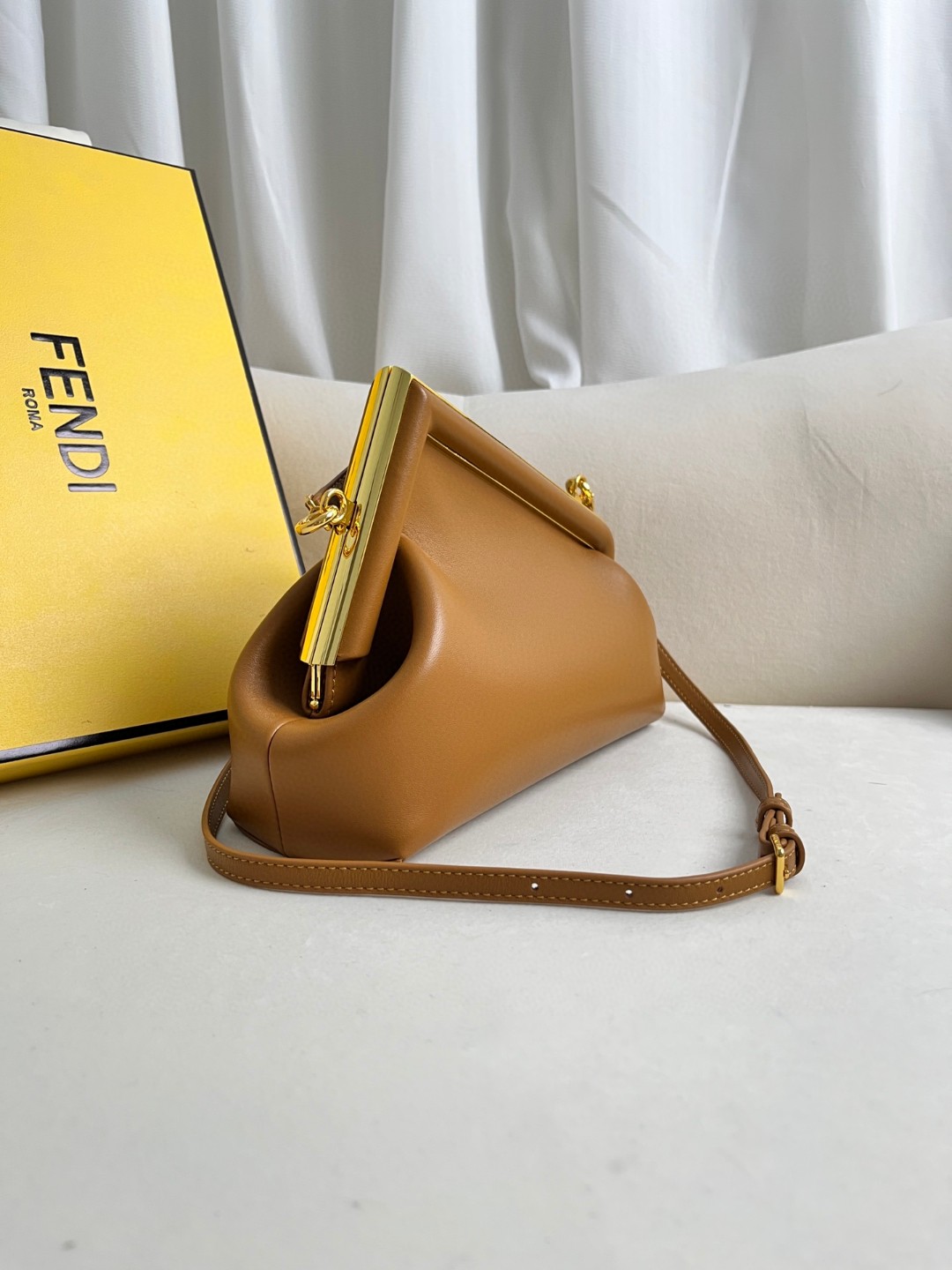 Bagsaa F**di Frist Small Brown Bag - 9.5*26*18cm