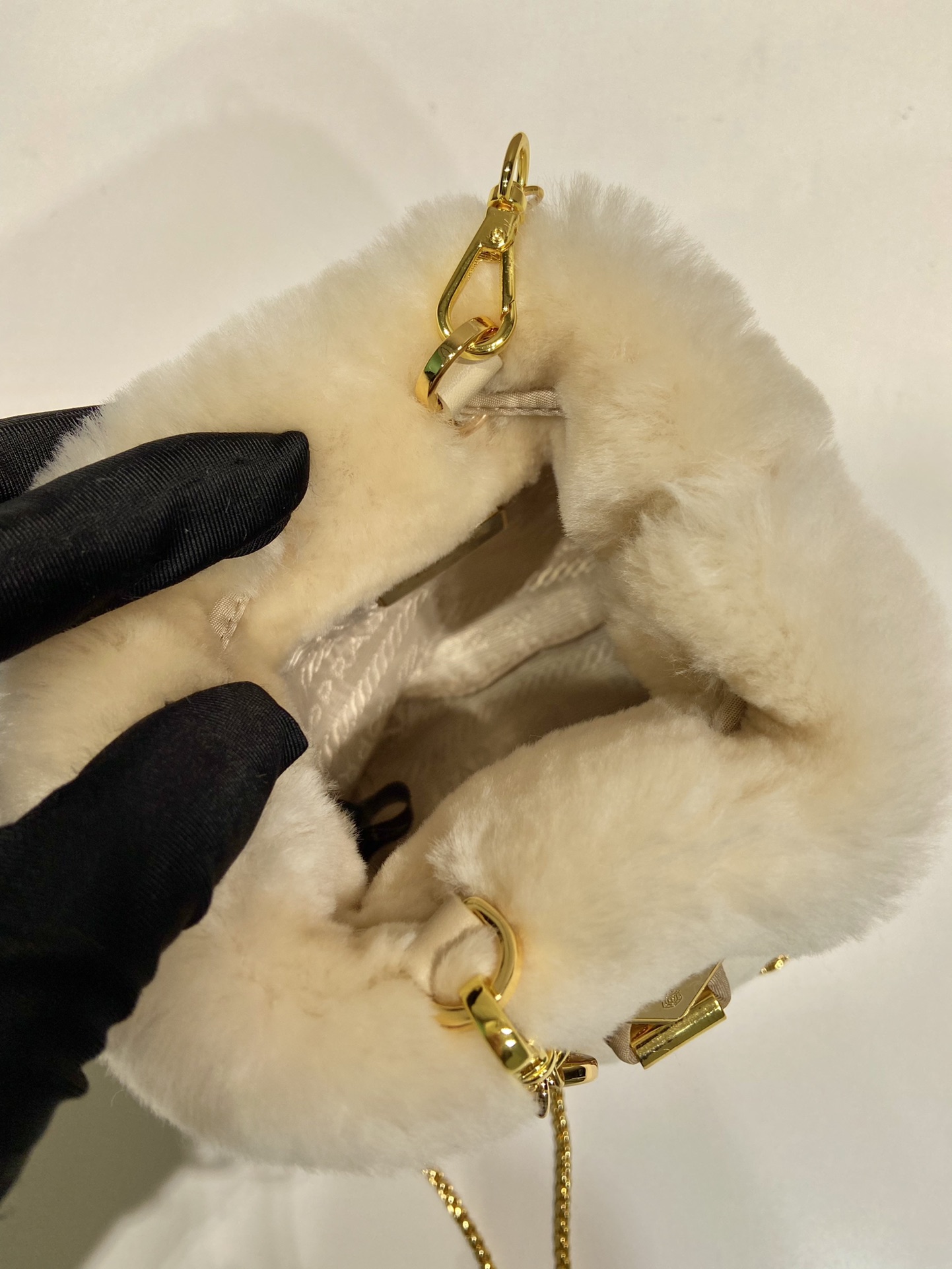 Bagsaaa Pra*a Ecru Shearling Mini-pouch In Beige - 9.5x9x6cm