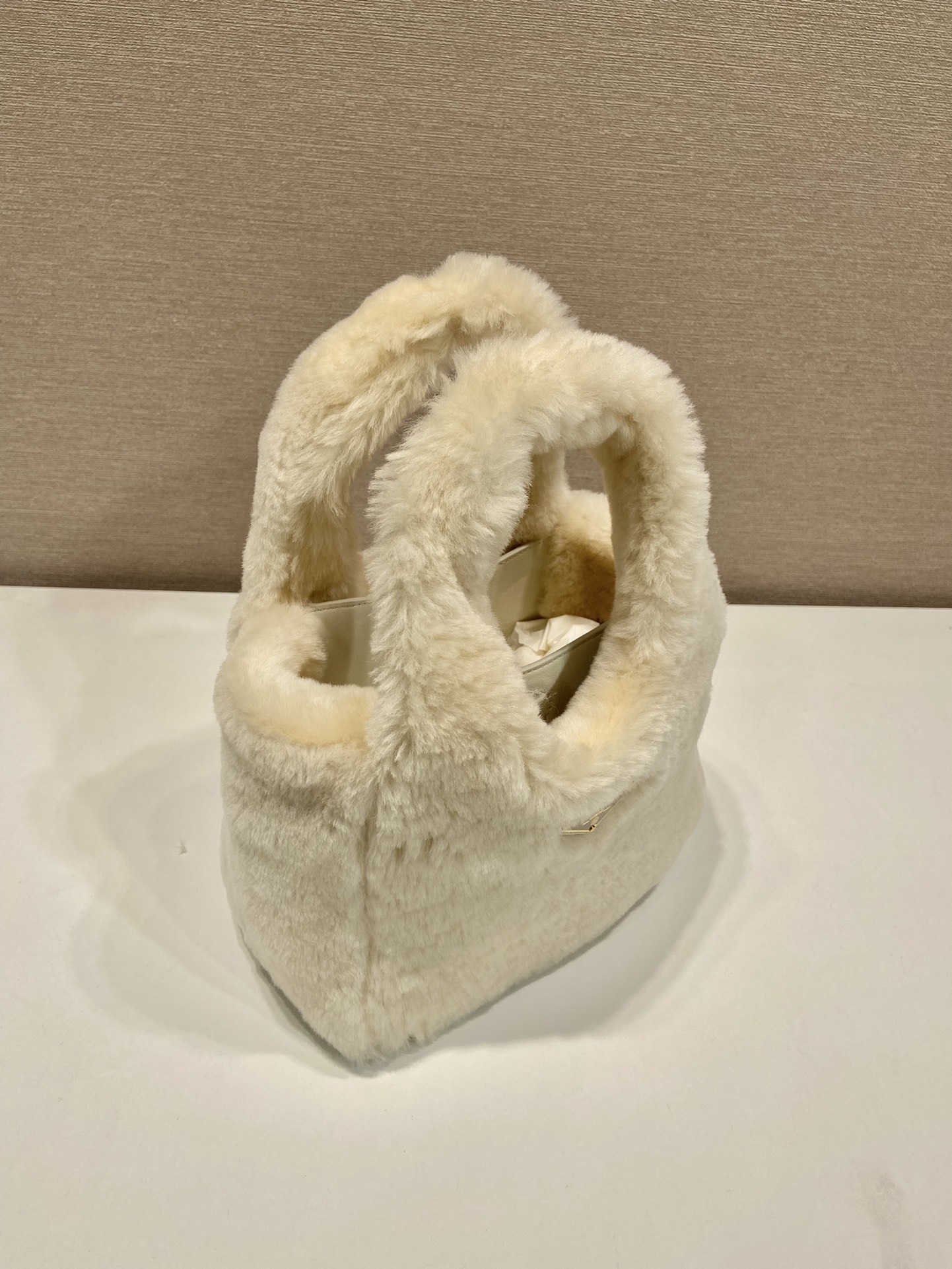 Bagsaaa Pra*a Ecru Shearling Mini Handbag In Beige - 18x15.5x10cm