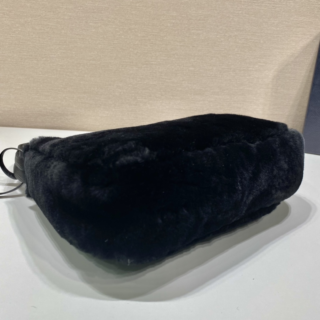 Bagsaaa Pra*a Re-Edition Black Shearling Bag - 23*14*5cm