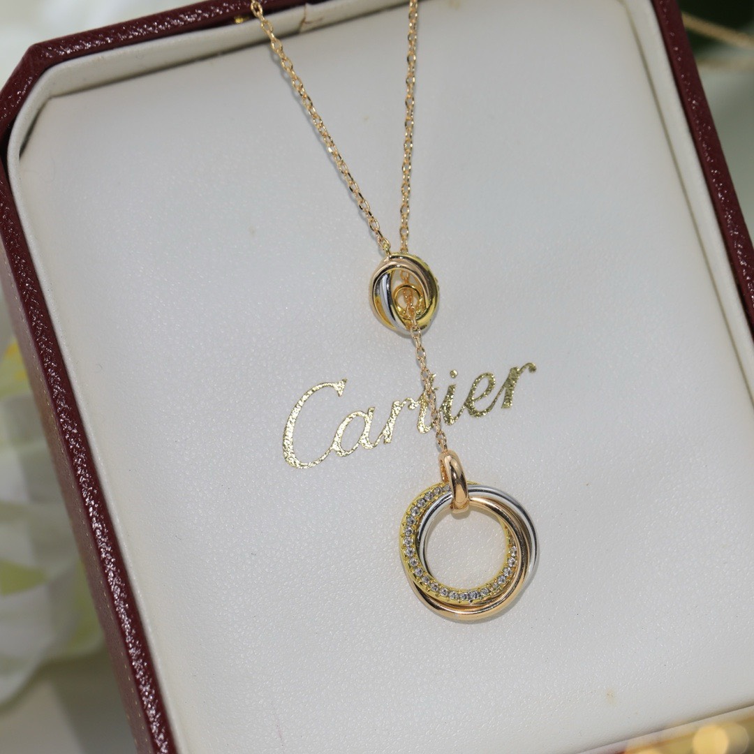 Bagsaaa Ca*t1er Trinity 18K White Gold and D1am0nd Necklace