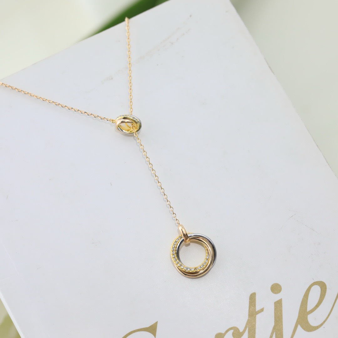 Bagsaaa Ca*t1er Trinity 18K White Gold and D1am0nd Necklace
