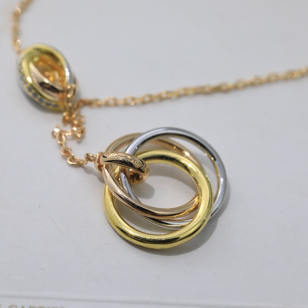 Bagsaaa Ca*t1er Trinity 18K White Gold and D1am0nd Necklace