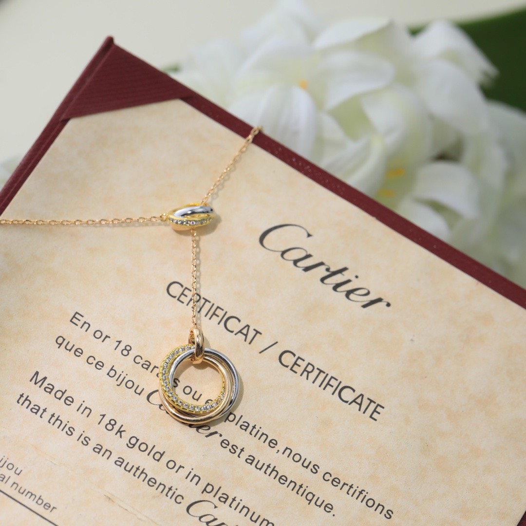 Bagsaaa Ca*t1er Trinity 18K White Gold and D1am0nd Necklace