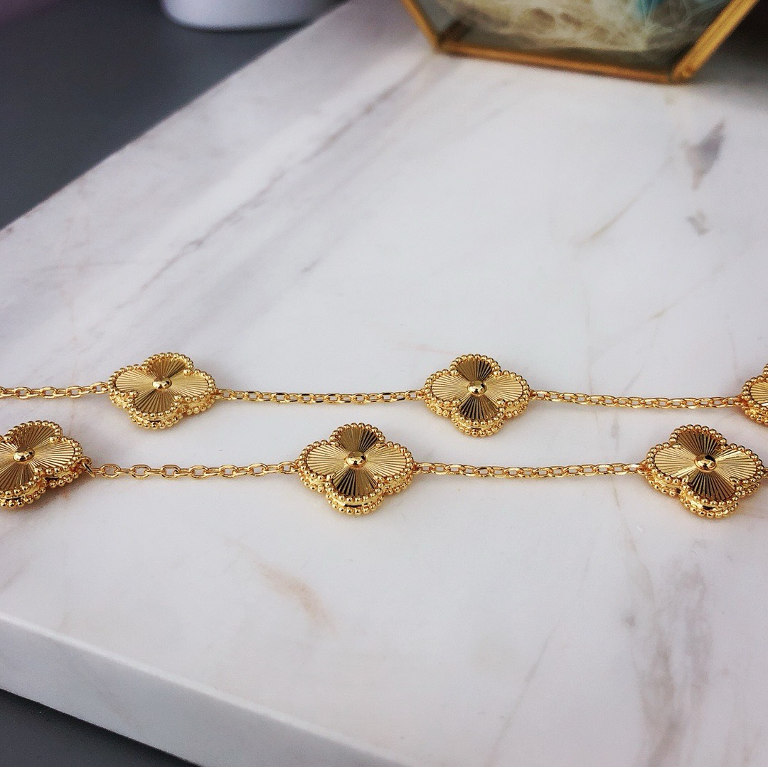 Bagsaaa V*n Cl**f & Arp*1s Vinatge Alhambra necklace, 10 motifs