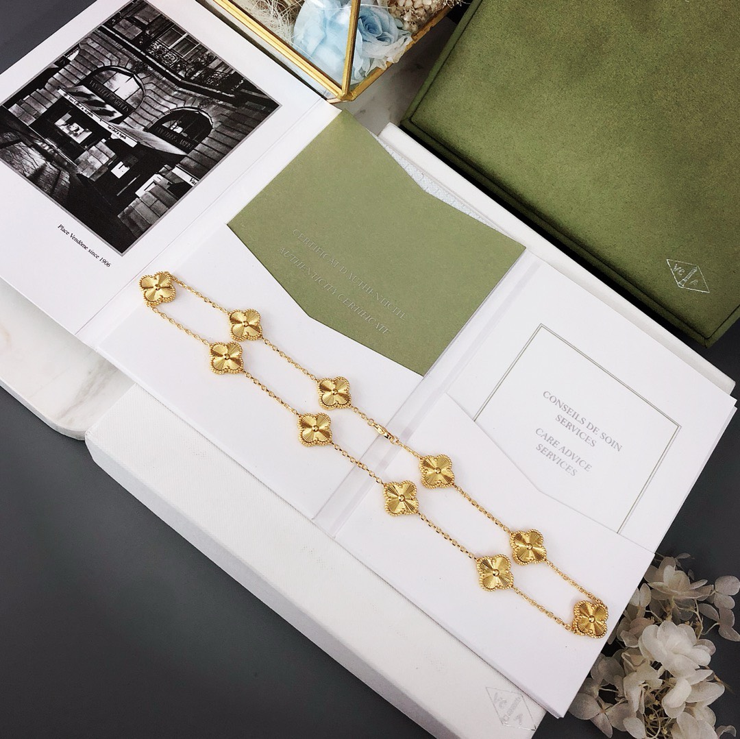 Bagsaaa V*n Cl**f & Arp*1s Vinatge Alhambra necklace, 10 motifs