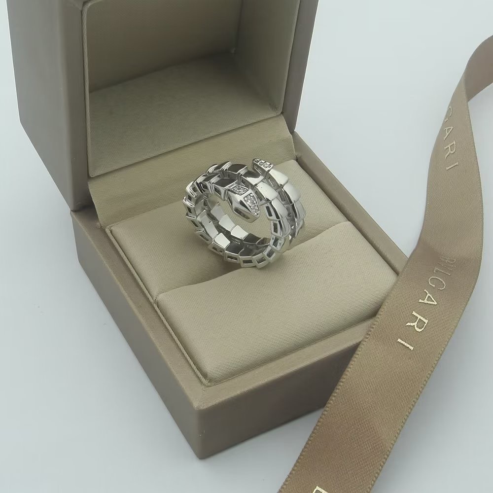 Bagsaaa Bv1g*ai Serpenti D1am0nd Ring