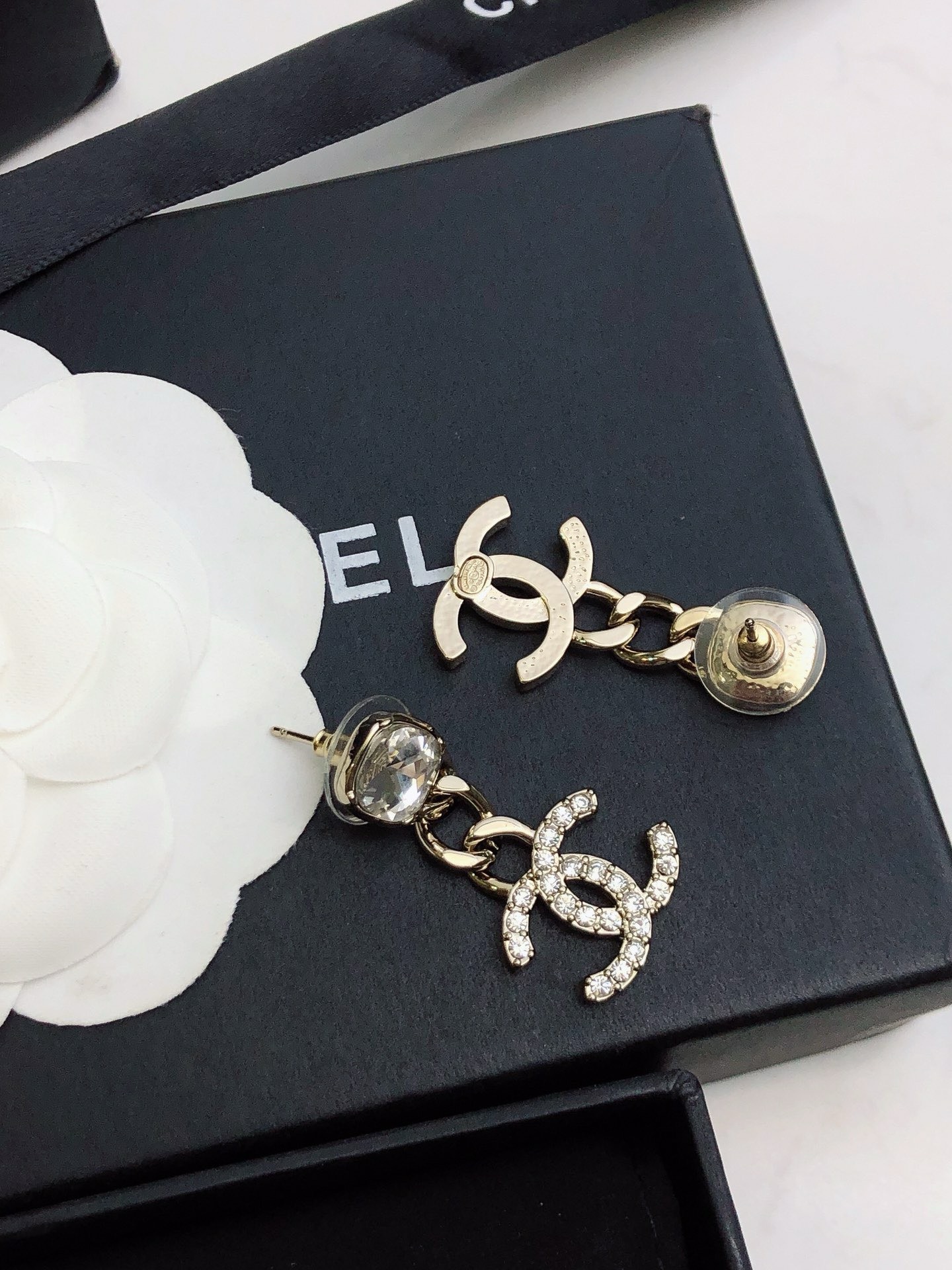 Bagsaaa Ch**el CC Logo Earrings - 2 colors
