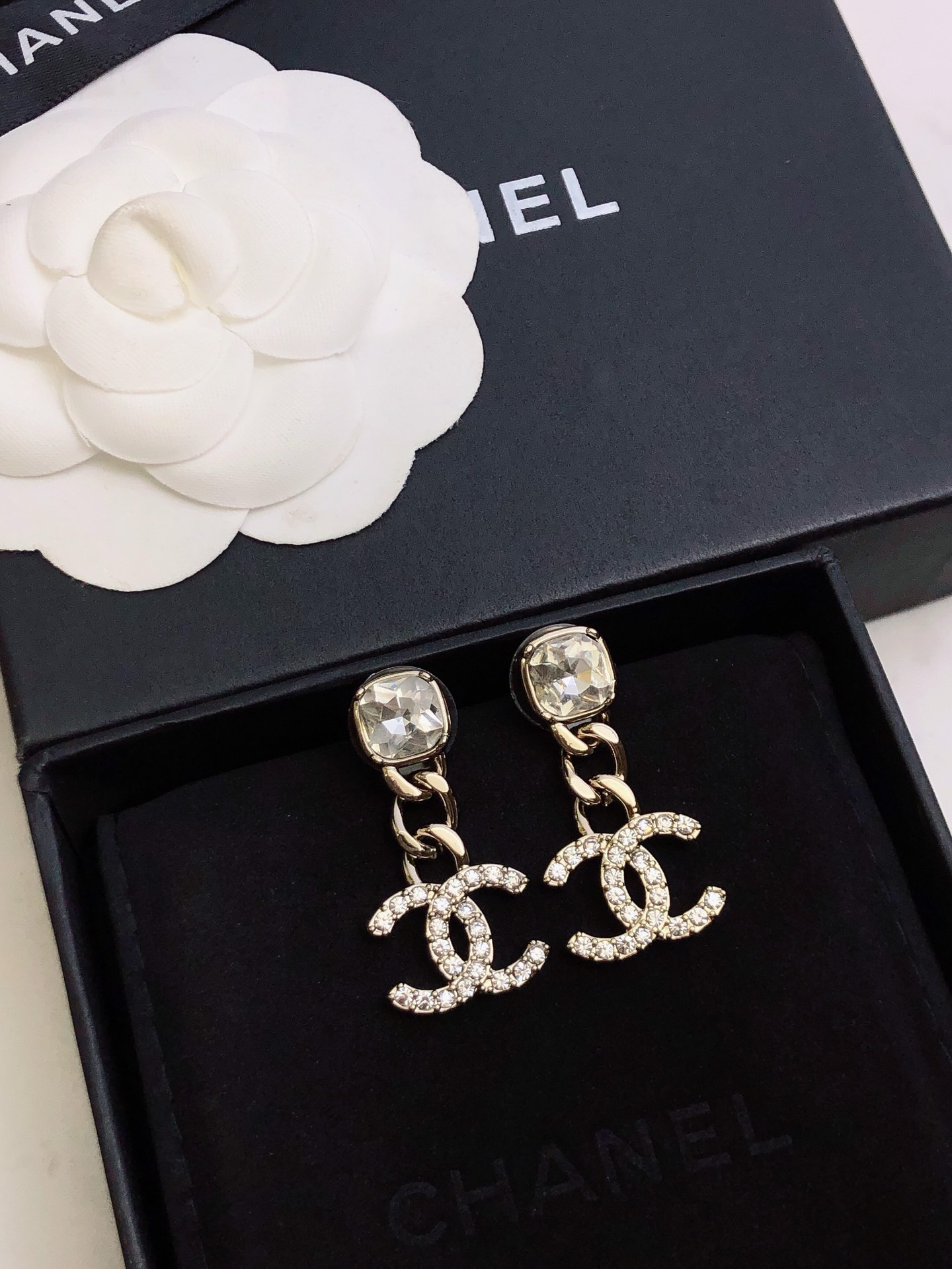 Bagsaaa Ch**el CC Logo Earrings - 2 colors