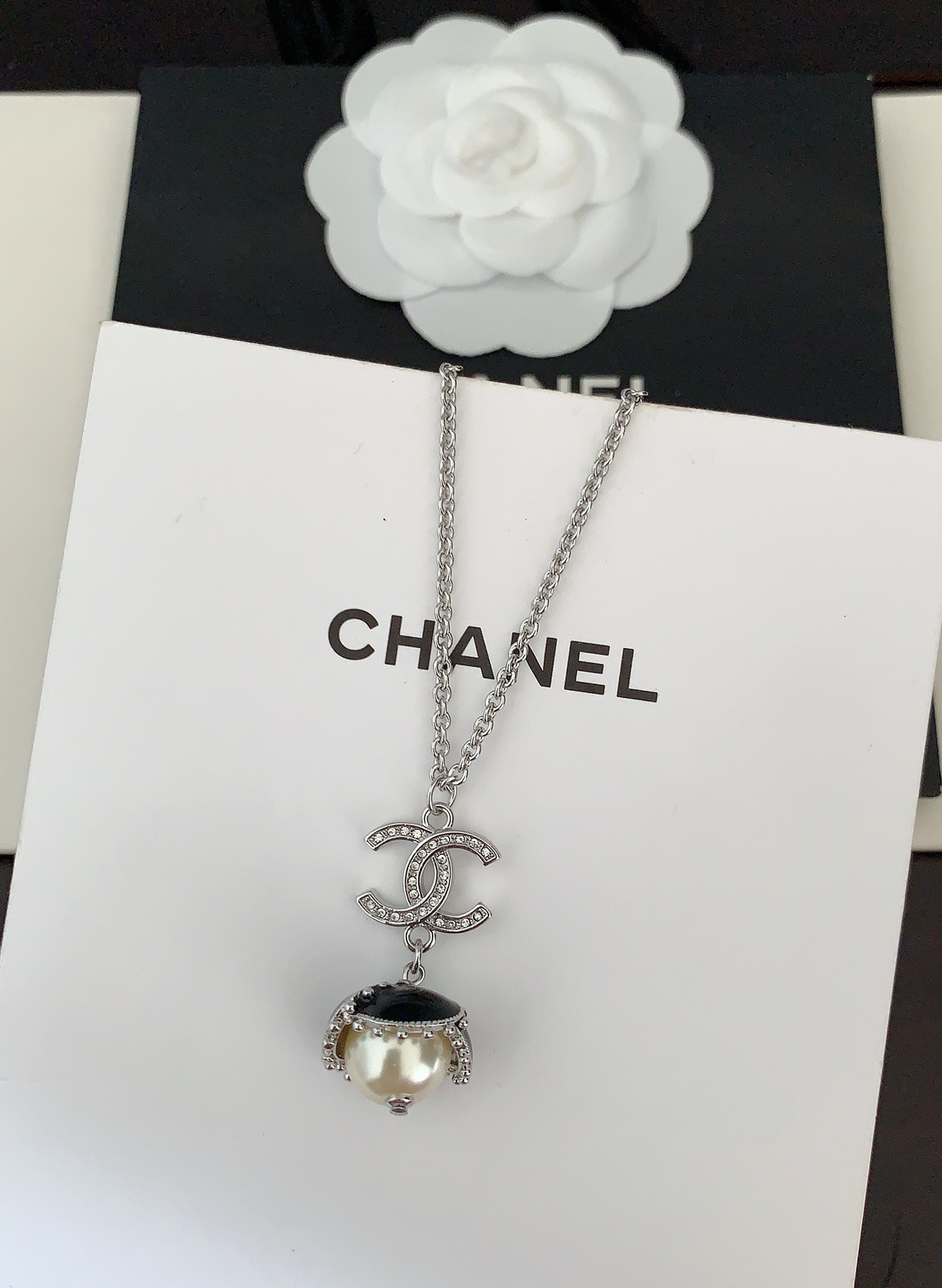 Bagsaaa Ch**el Pearl & D1am0nd Necklace