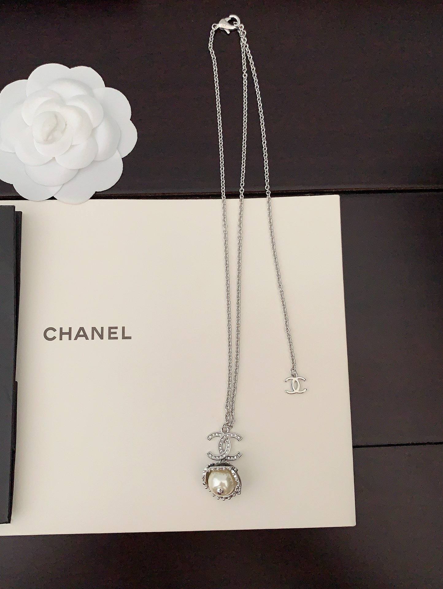 Bagsaaa Ch**el Pearl & D1am0nd Necklace